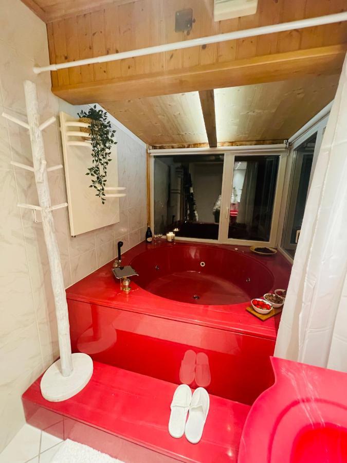 Chalet 4 Personnes Avec Sauna เลแซ็ง ภายนอก รูปภาพ