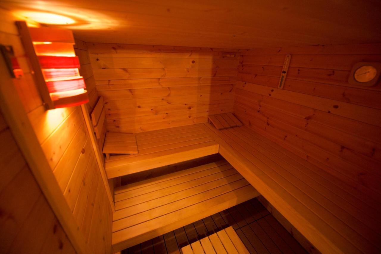 Chalet 4 Personnes Avec Sauna เลแซ็ง ภายนอก รูปภาพ